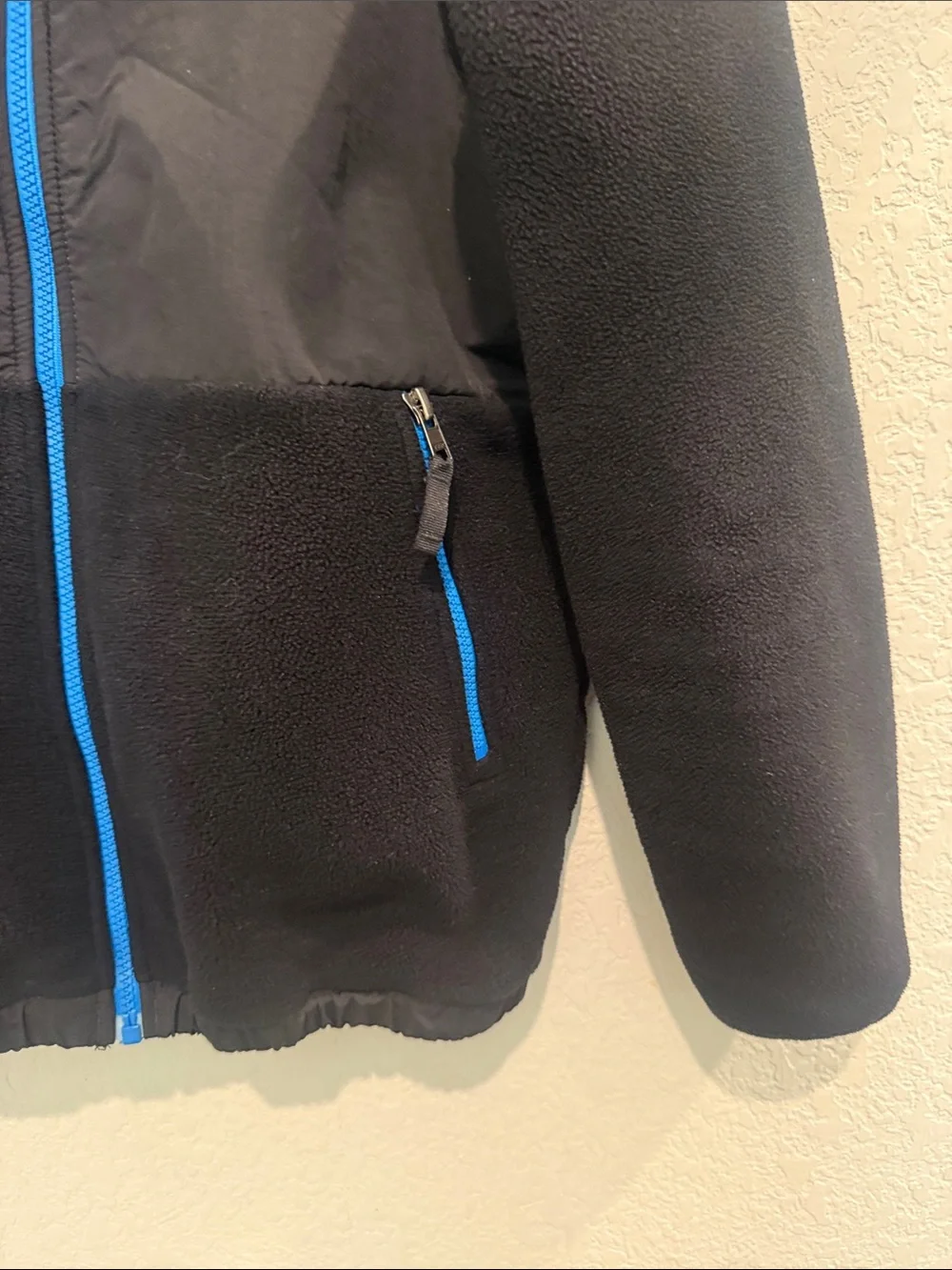 The North Face Black Fleece Jacket with Bright Blue Zipper and Logo L 14/16 - Picture 6 of 10